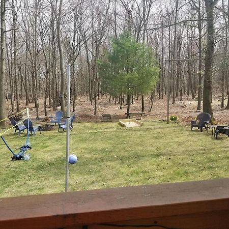 Serenity And Fun All In One In This Cozy Pocono Cabin Джим Торп Екстериор снимка