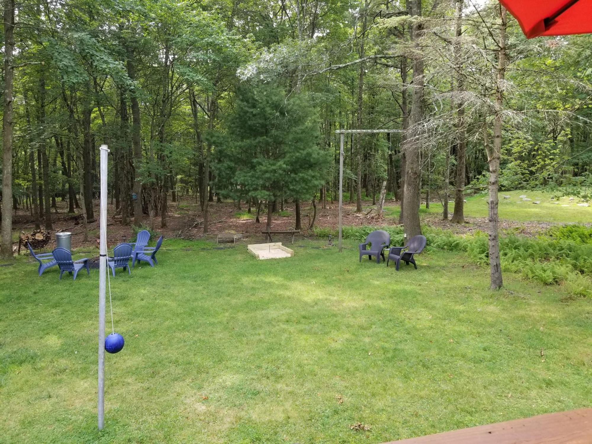 Serenity And Fun All In One In This Cozy Pocono Cabin Джим Торп Екстериор снимка