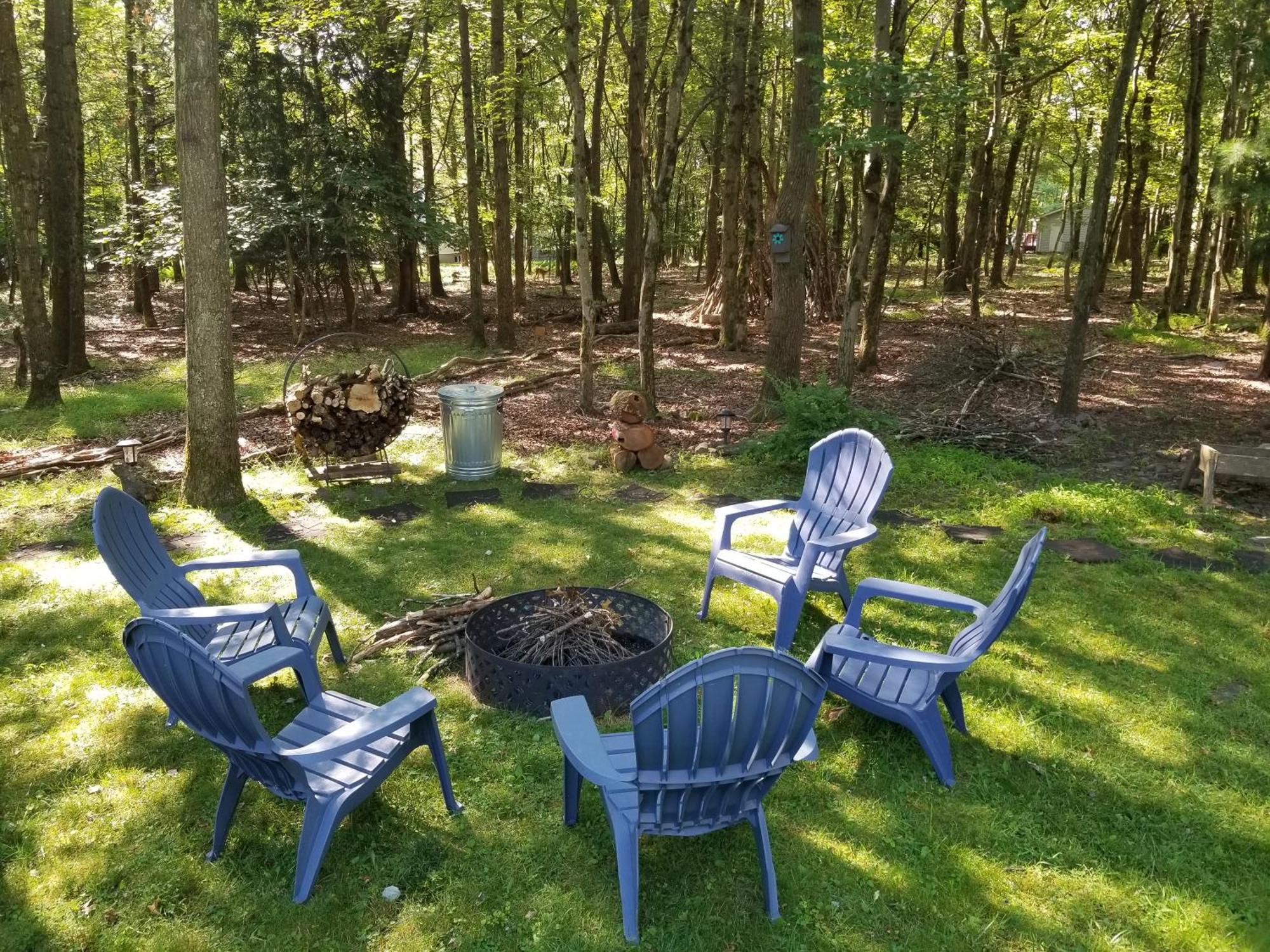 Serenity And Fun All In One In This Cozy Pocono Cabin Джим Торп Екстериор снимка