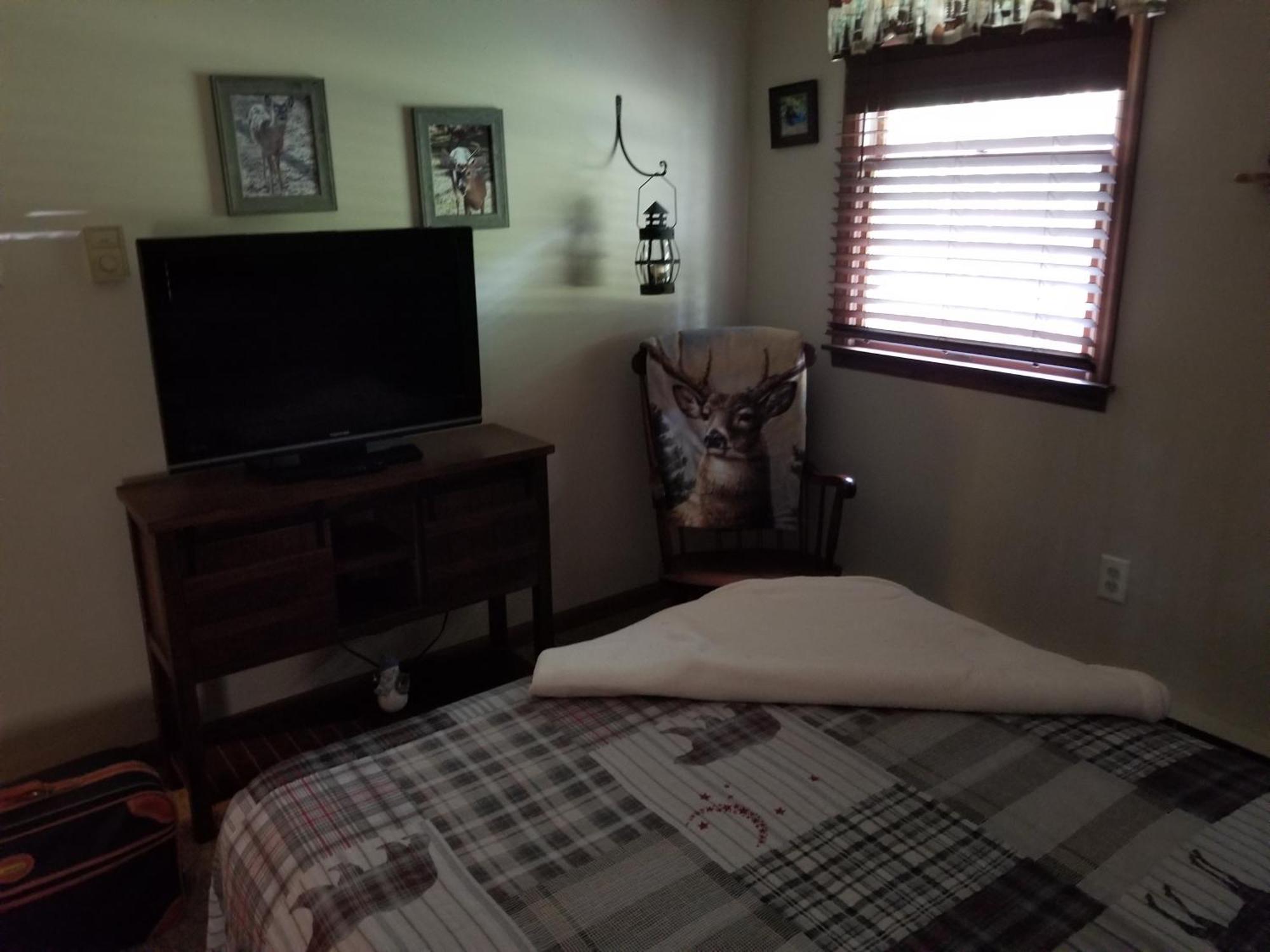 Serenity And Fun All In One In This Cozy Pocono Cabin Джим Торп Екстериор снимка