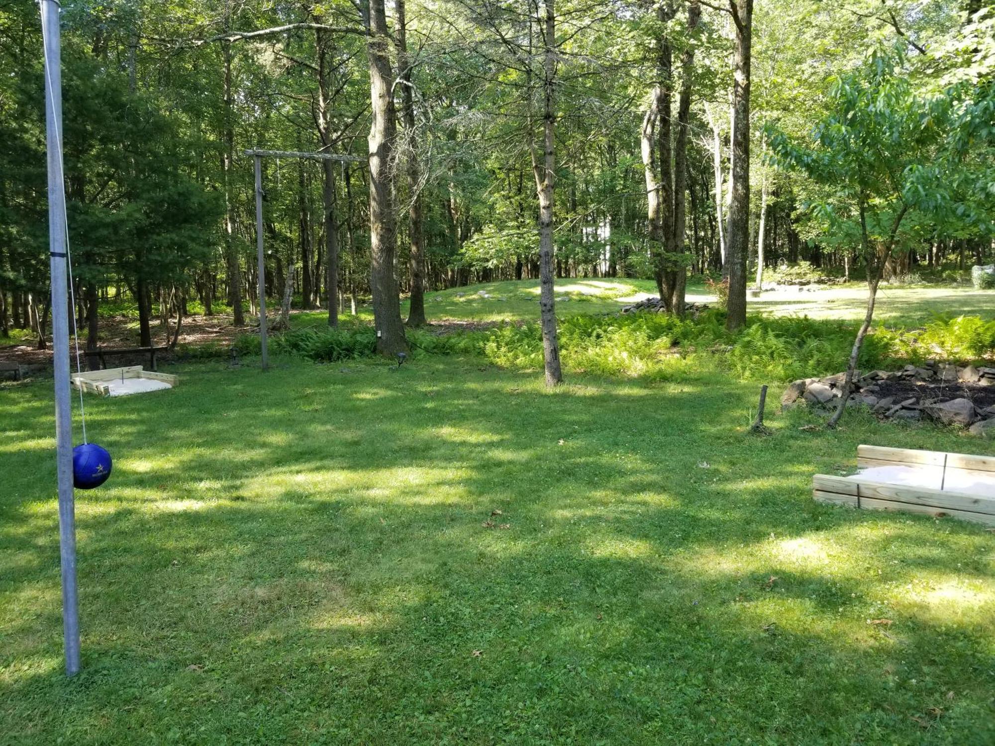 Serenity And Fun All In One In This Cozy Pocono Cabin Джим Торп Екстериор снимка