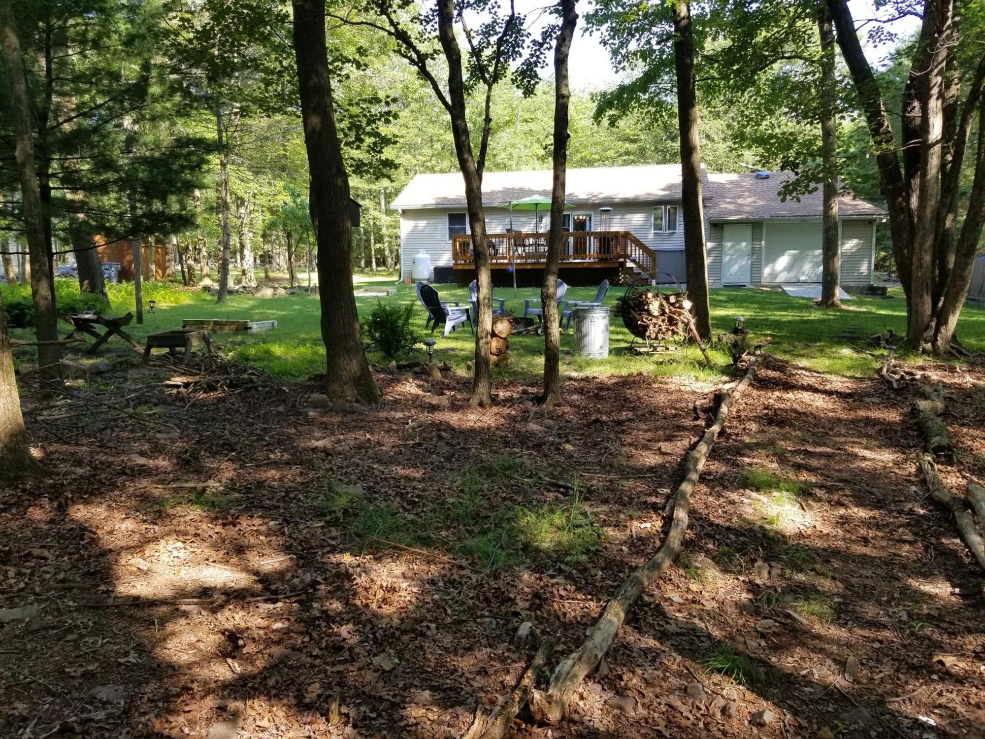 Serenity And Fun All In One In This Cozy Pocono Cabin Джим Торп Екстериор снимка