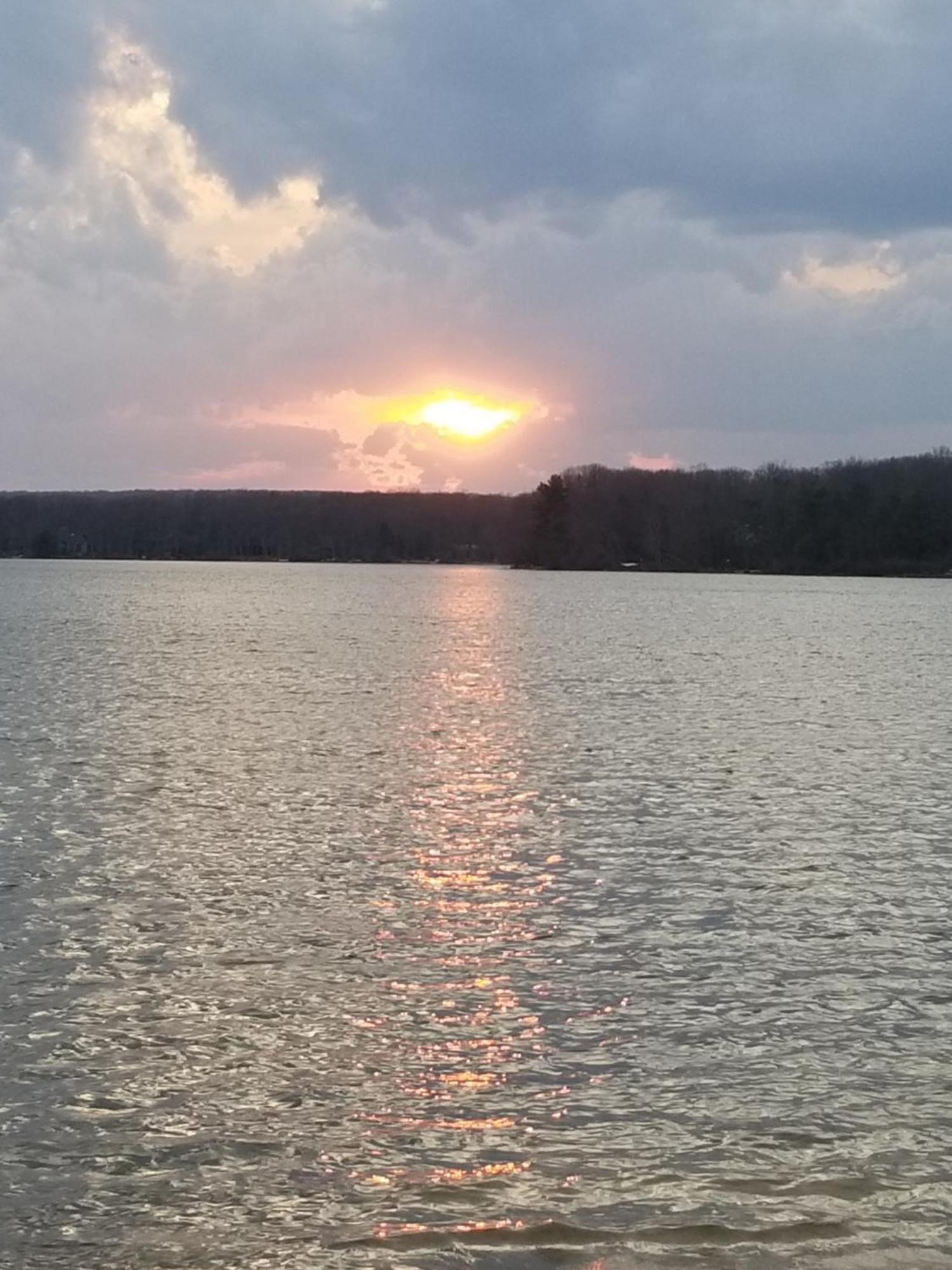 Serenity And Fun All In One In This Cozy Pocono Cabin Джим Торп Екстериор снимка
