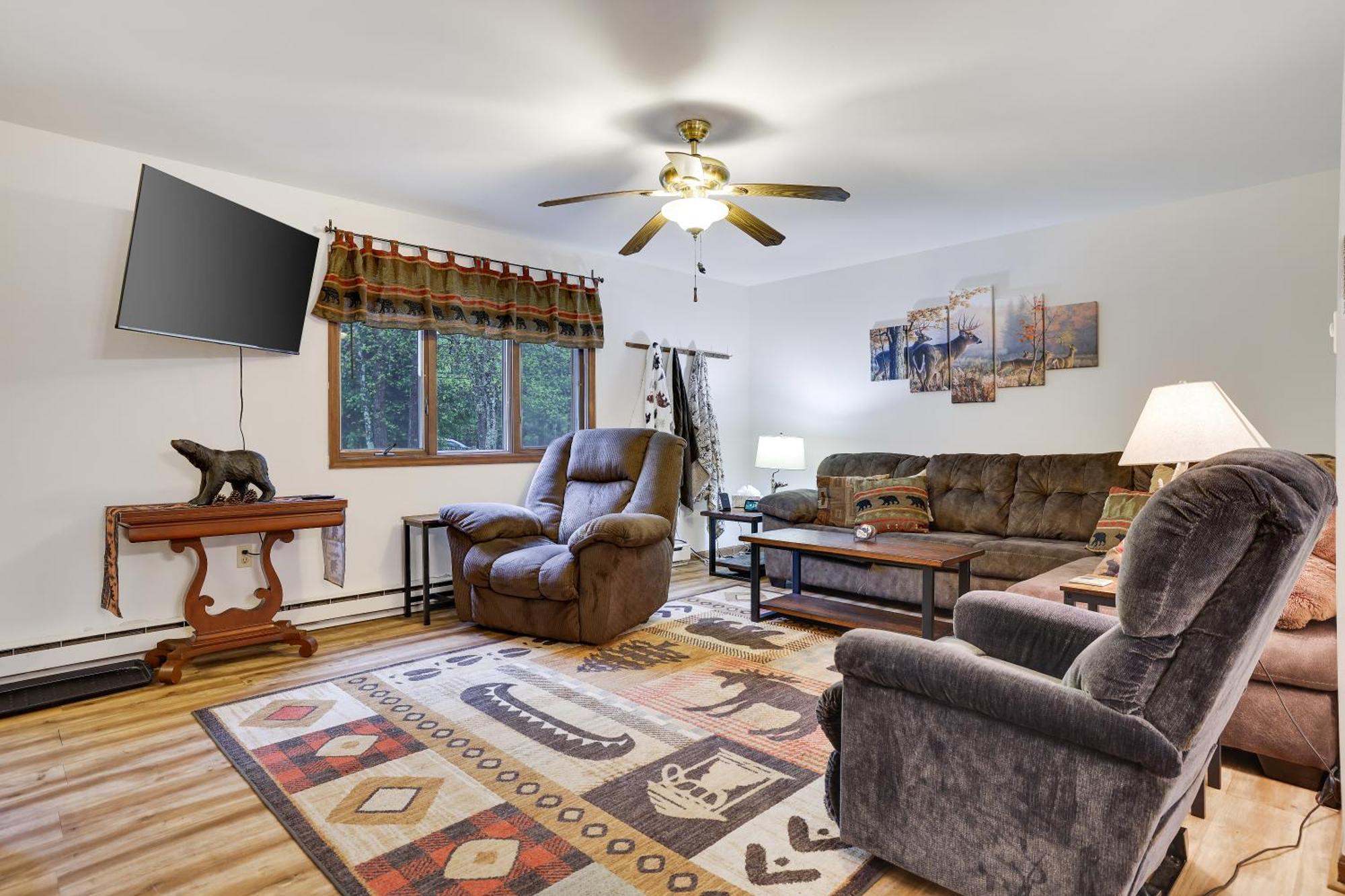 Serenity And Fun All In One In This Cozy Pocono Cabin Джим Торп Екстериор снимка