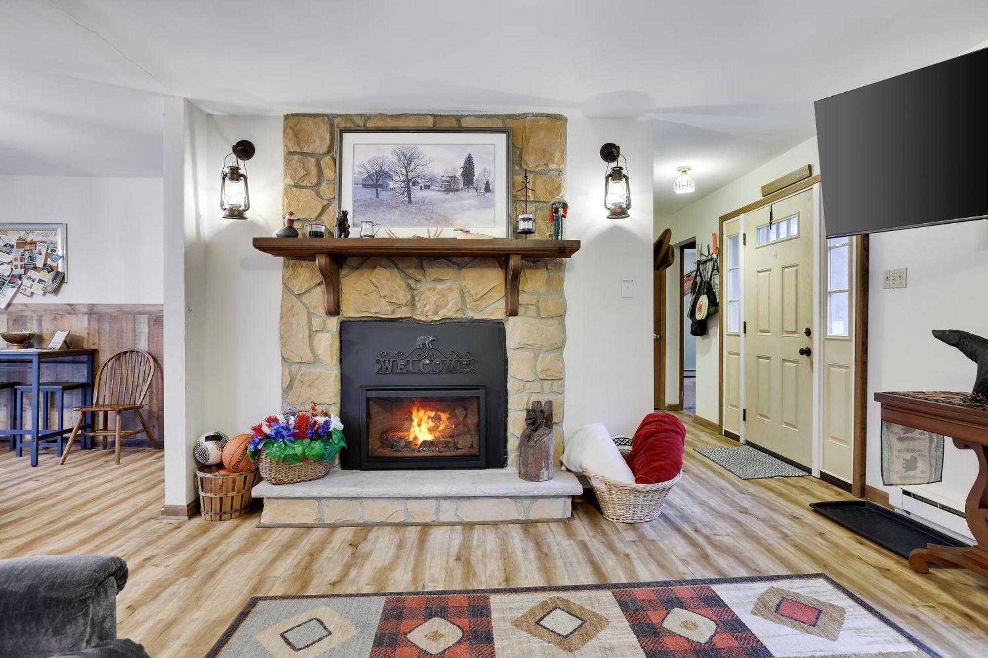 Serenity And Fun All In One In This Cozy Pocono Cabin Джим Торп Екстериор снимка