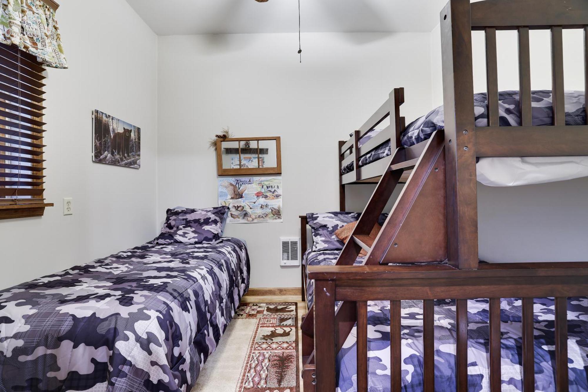 Serenity And Fun All In One In This Cozy Pocono Cabin Джим Торп Екстериор снимка