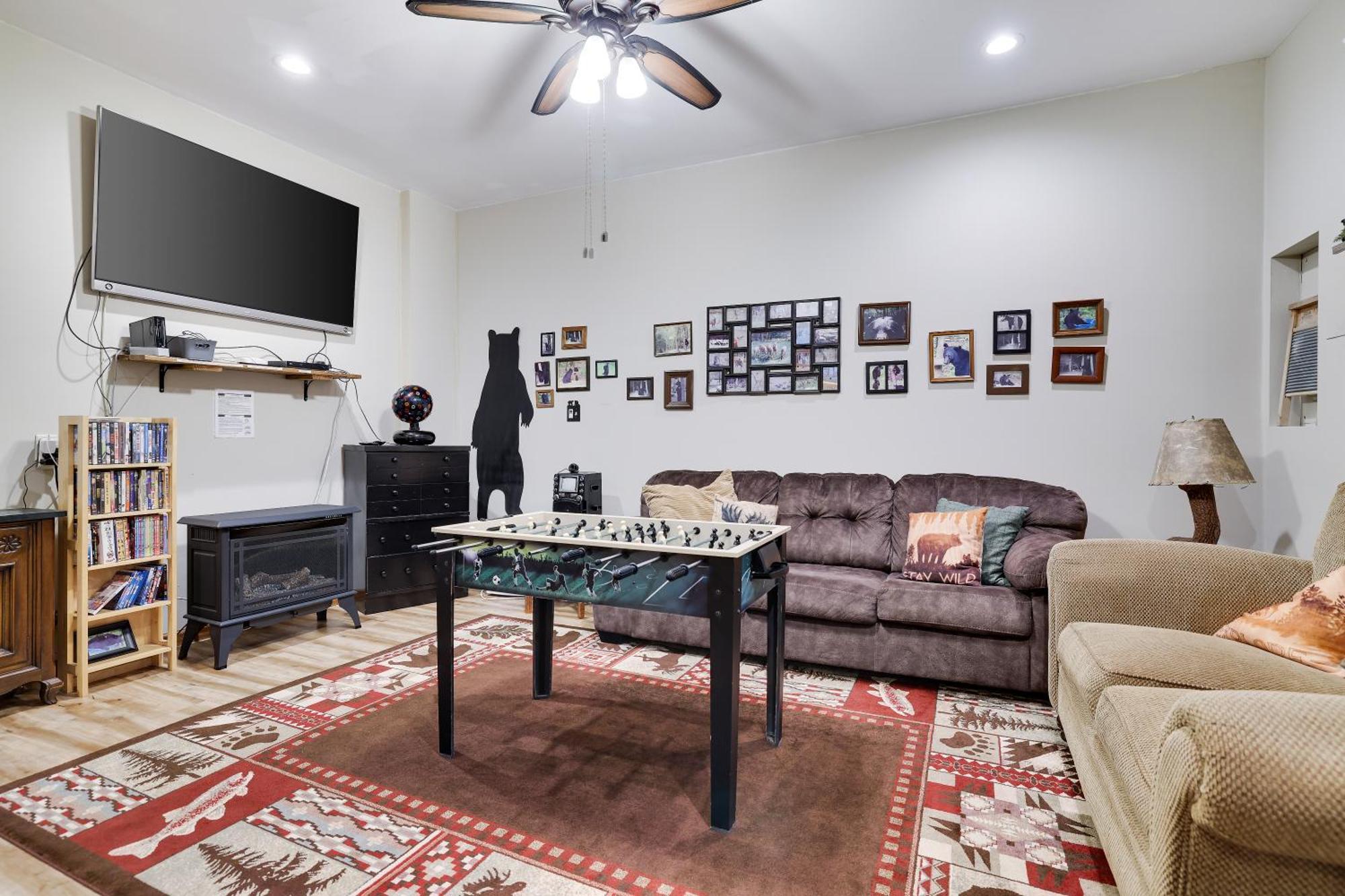 Serenity And Fun All In One In This Cozy Pocono Cabin Джим Торп Екстериор снимка