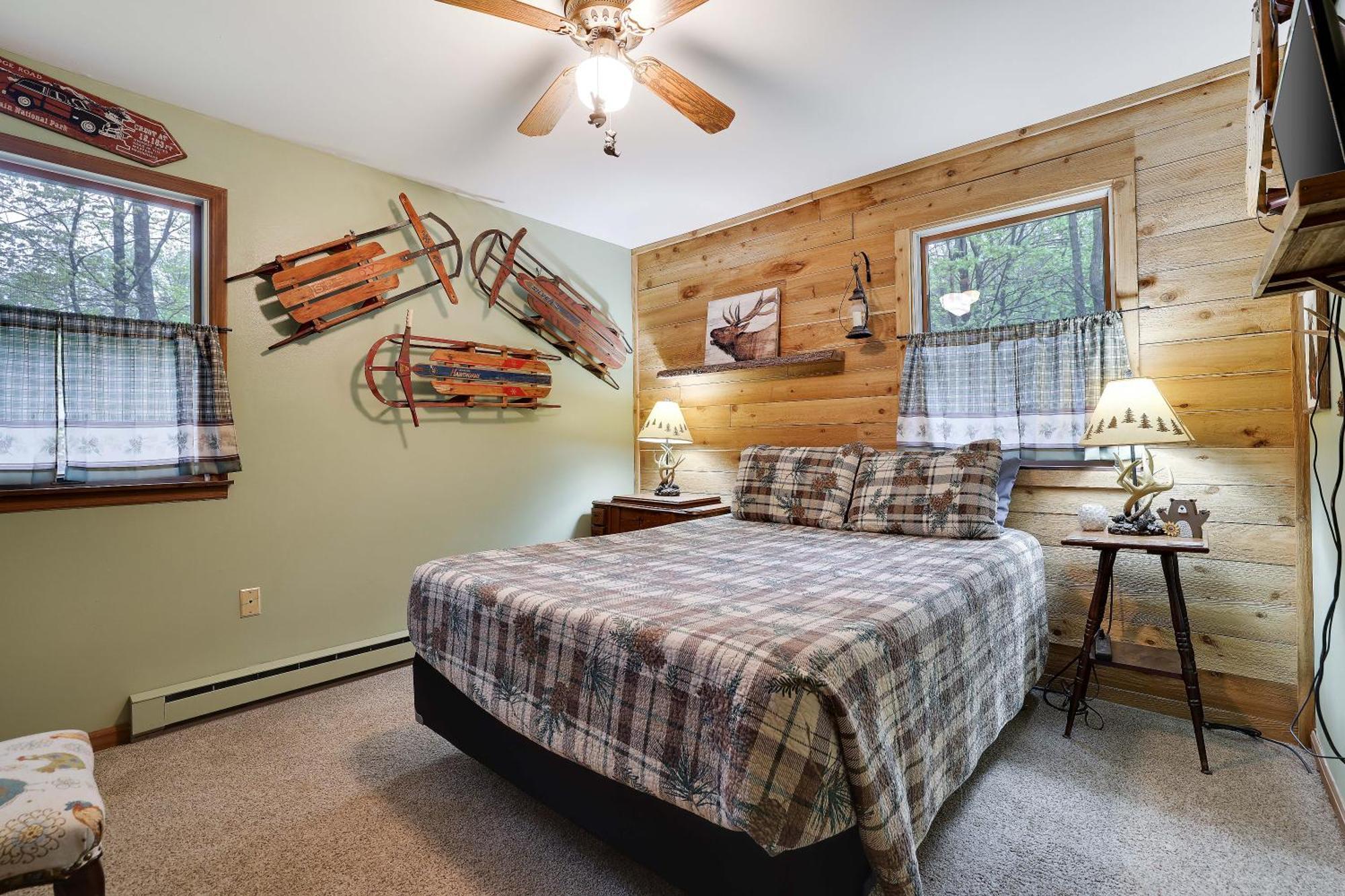 Serenity And Fun All In One In This Cozy Pocono Cabin Джим Торп Екстериор снимка