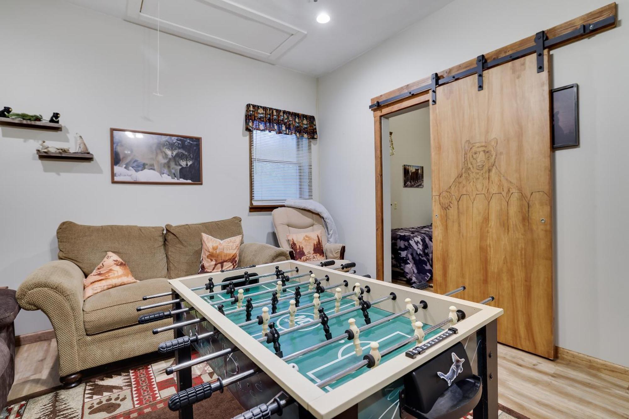 Serenity And Fun All In One In This Cozy Pocono Cabin Джим Торп Екстериор снимка